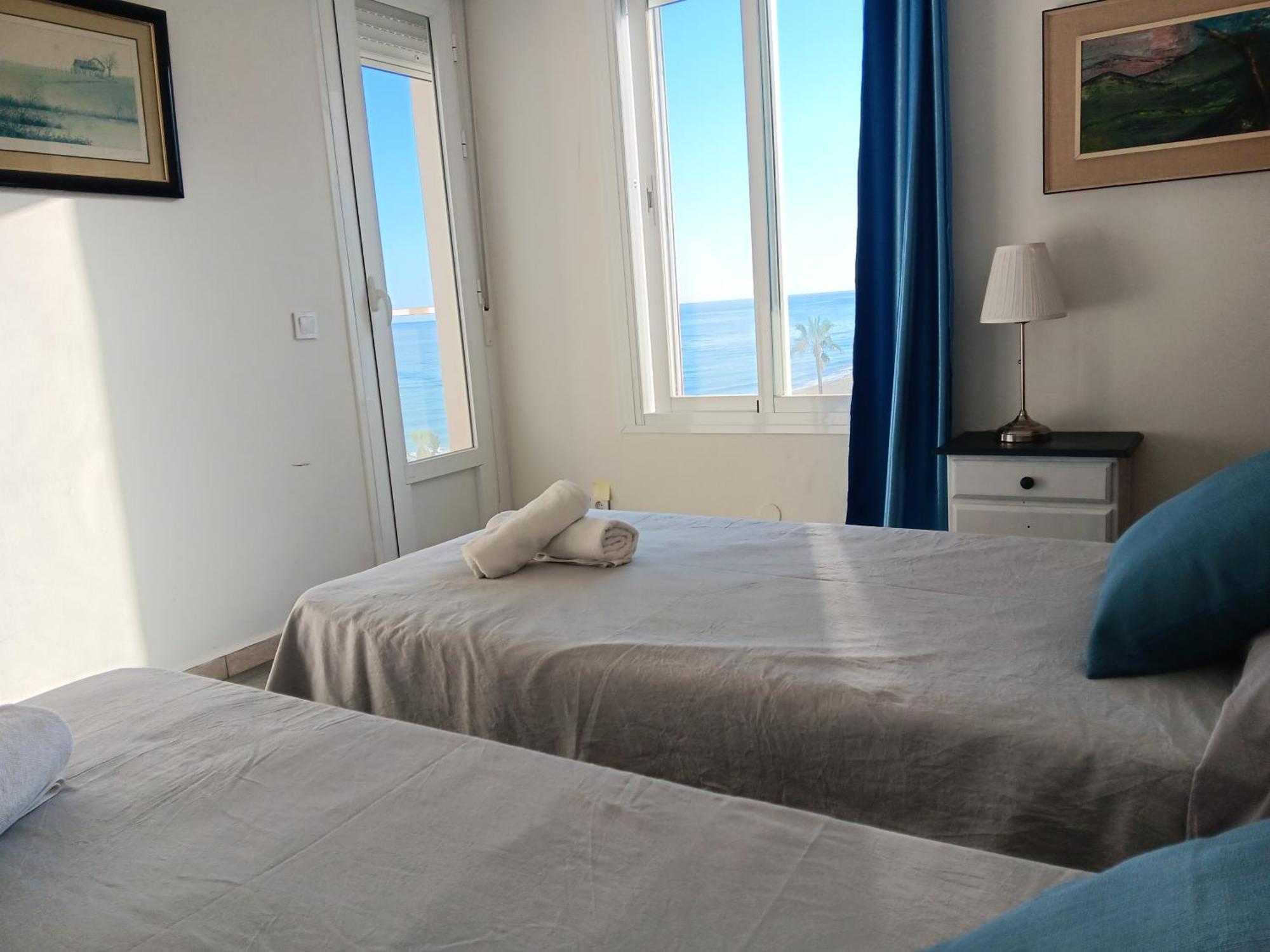 Alojamiento Iberia Playa Estepona Eksteriør billede