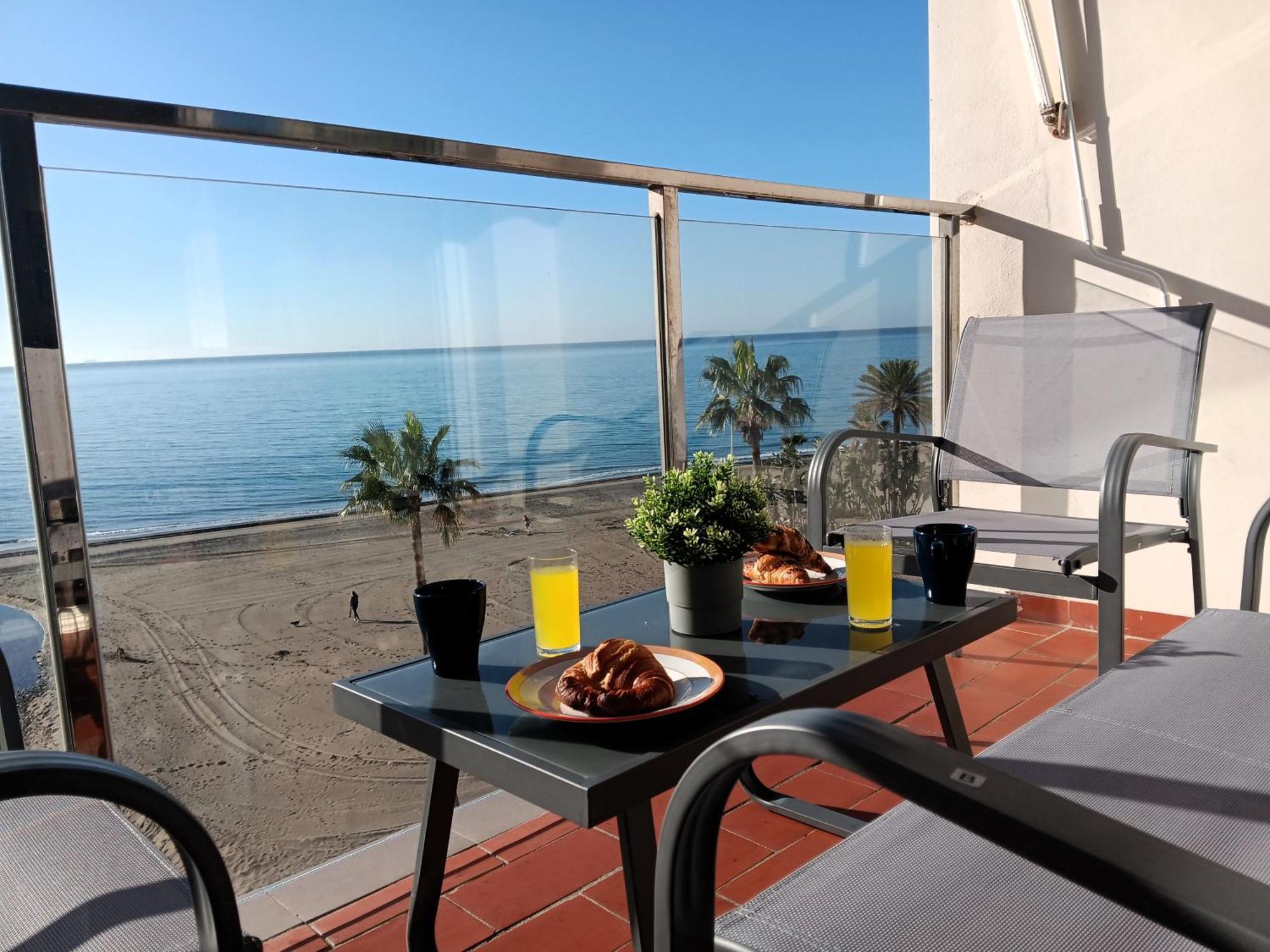 Alojamiento Iberia Playa Estepona Eksteriør billede