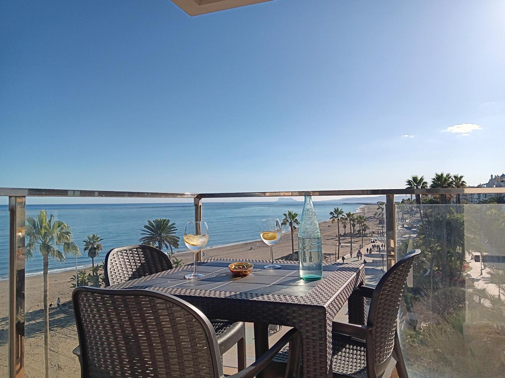 Alojamiento Iberia Playa Estepona Eksteriør billede