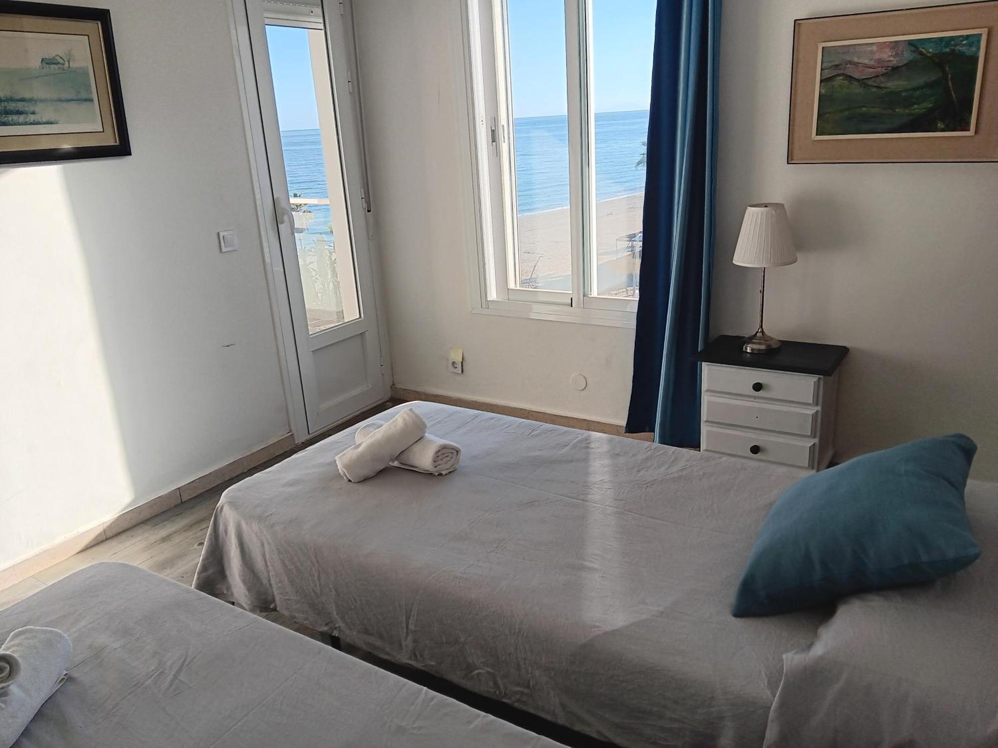 Alojamiento Iberia Playa Estepona Eksteriør billede