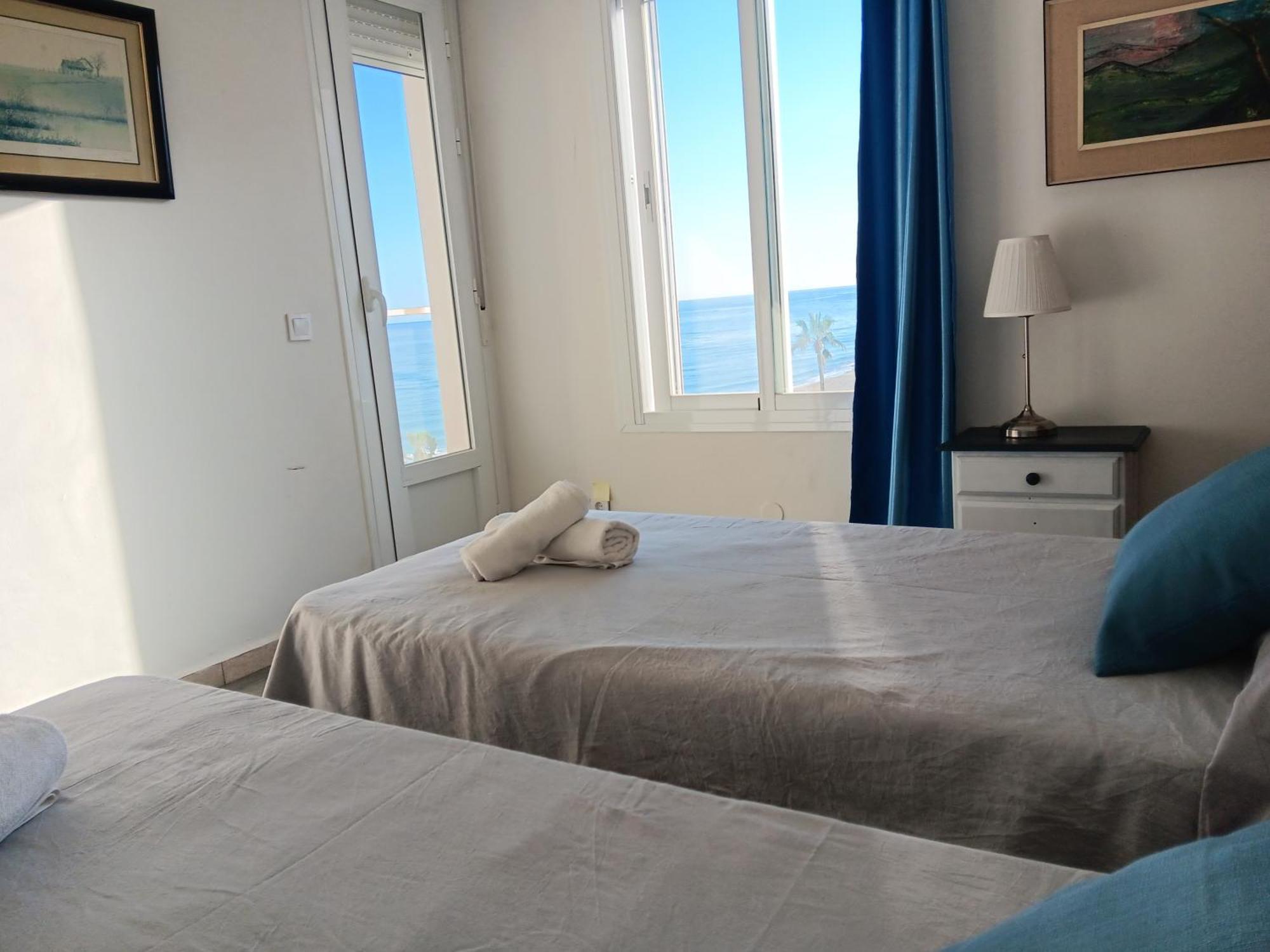 Alojamiento Iberia Playa Estepona Eksteriør billede