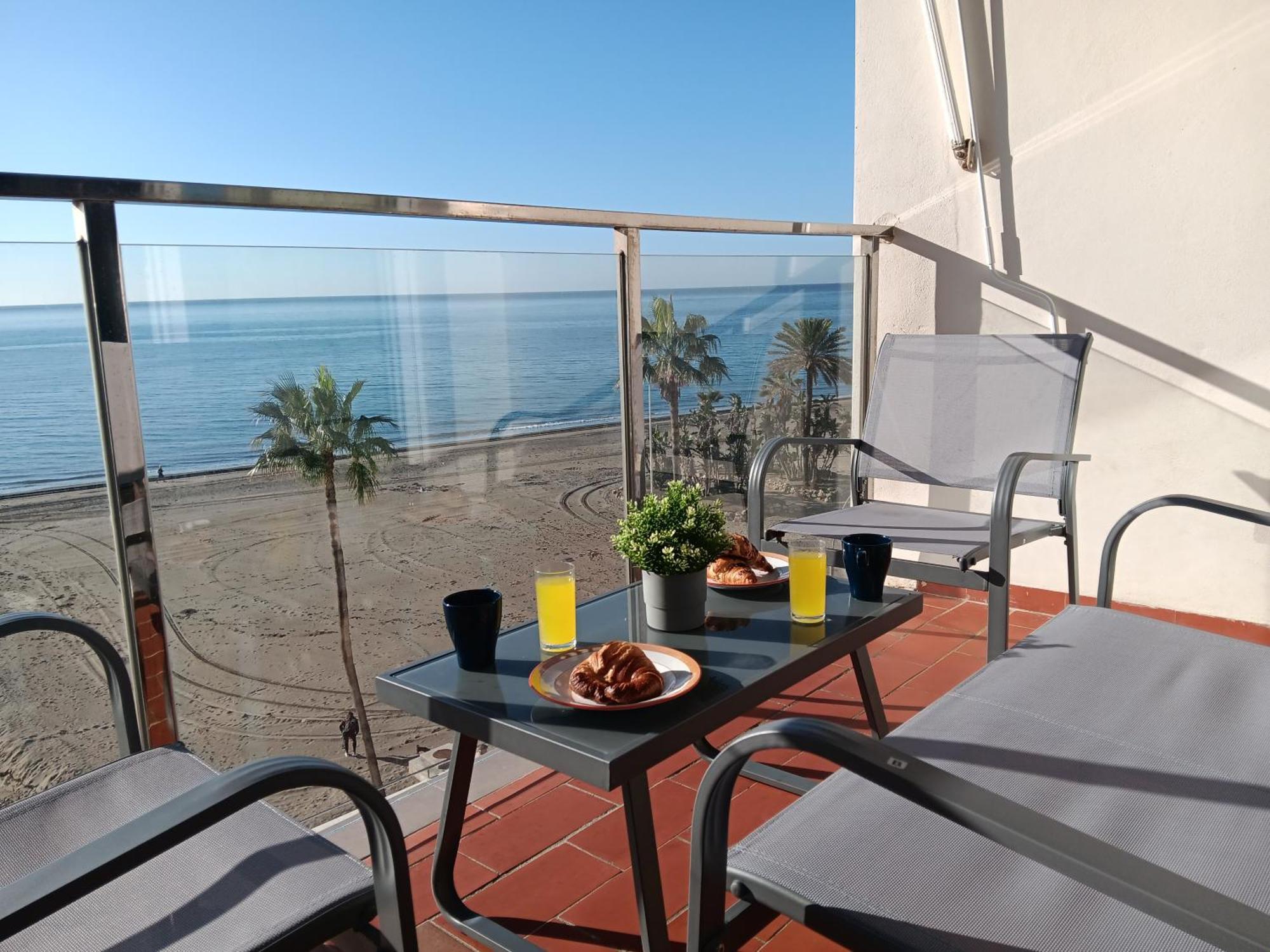 Alojamiento Iberia Playa Estepona Eksteriør billede
